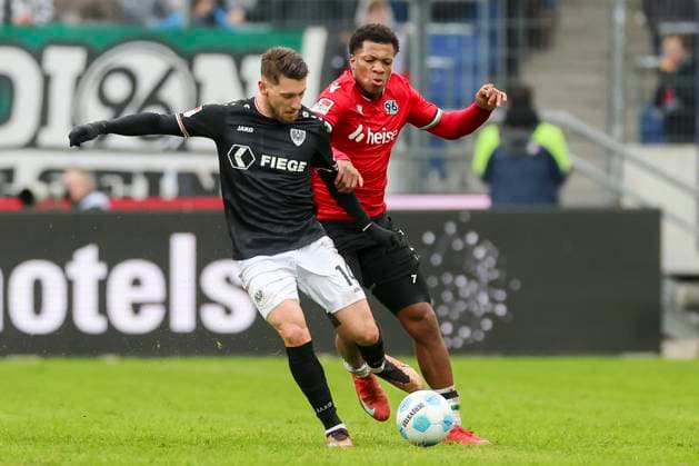 Charalambos Makridis SC Preussen Muenster and Jessic Ngankam Hannover 96 battle for the ball, 2 Bundesliga, Hannover 96 vs Preußen Münster, Heinz von Heiden Arena, January 26, 2025 in Hanover, Germany Photo by Marco Steinbrenner DeFodi Images Charalambos Makridis SC Preussen Muenster and Jessic Ngankam Hannover 96 battle for the ball, 2 Bundesliga, Hannover 96 vs Preußen Münster, Heinz von Heiden Arena, January 26, 2025 in Hanover, Germany Photo by Marco Steinbrenner DeFodi Images DFB DFL REGULATIONS PROHIBIT ANY USE OF PHOTOGRAPHS AS IMAGE SEQUENCES AND OR QUASI VIDEO Defodi 700 hannover muenster 20250126 052 Defodi-700 DFB DFL REGULATIONS PROHIBIT ANY USE OF PHOTOGRAPHS AS IMAGE SEQUENCES AND OR QUASI-VIDEO.