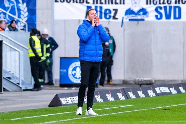 Florian Kohfeldt SV Darmstadt 98, Coach gesticulates GER, SV Darmstadt 98 vs SC Paderborn 07, Football, 2 Bundesliga, Matchday 19, Season 2024 2025, 26 01 2025 DFL REGULATIONS PROHIBIT ANY USE OF PHOTOGRAPHS as IMAGE SEQUENCES and or QUASI VIDEO GER, SV Darmstadt 98 vs SC Paderborn 07, Football, 2 Bundesliga, Matchday 19, Season 2024 2025, 26 01 2025 Darmstadt Copyright: xEibner-Pressefoto FlorianxWieganx EP_FWD