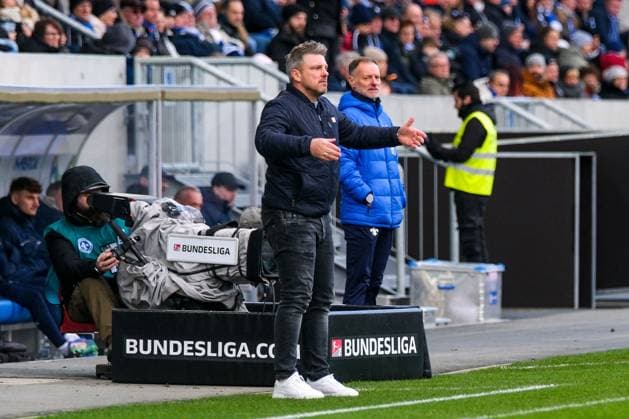 Lukas Kwasniok SC Paderborn 07, Coach gesticulates, GER, SV Darmstadt 98 vs SC Paderborn 07, Football, 2 Bundesliga, Matchday 19, Season 2024 2025, 26 01 2025 DFL REGULATIONS PROHIBIT ANY USE OF PHOTOGRAPHS as IMAGE SEQUENCES and or QUASI VIDEO GER, SV Darmstadt 98 vs SC Paderborn 07, Football, 2 Bundesliga, Matchday 19, Season 2024 2025, 26 01 2025 Darmstadt Copyright: xEibner-Pressefoto FlorianxWieganx EP_FWD