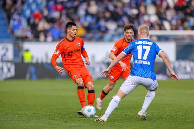 GER, Darmstadt, SV Darmstadt 98 vs SC Paderborn, 2 Bundesliga, Football, DFB, Season 2024 2025, Merck Stadion am Böllenfalltor, 19 Matchday, in the picture from l Raphael Obermair SC Paderborn 23 , Kai Klefisch SV Darmstadt 98 17 DFB DFL REGULATIONS PROHIBIT ANY USE OF PHOTOGRAPHS AS IMAGE SEQUENCES AND OR QUASI VIDEO, 14 12 2024, Copyright: HMBxMedia HendrikxHamelau