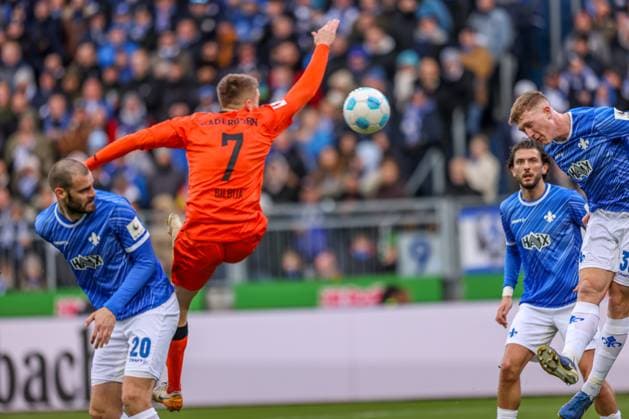 GER, Darmstadt, SV Darmstadt 98 vs SC Paderborn, 2 Bundesliga, Football, DFB, Season 2024 2025, Merck Stadion am Böllenfalltor, Matchday 19, Aleksandar Vukotić SV Darmstadt 98 20 , Filip Bilbija SC Paderborn 7 , Clemens Riedel SV Darmstadt 98 38 DFB DFL REGULATIONS PROHIBIT ANY USE OF PHOTOGRAPHS AS IMAGE SEQUENCES AND OR QUASI VIDEO, 14 12 2024, Copyright: HMBxMedia HendrikxHamelau