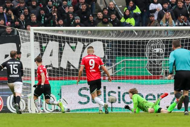 Enzo Leopold Hannover 96 scores with this shot past goalkeeper Johannes Schenk SC Preussen Muenster to make it 2 1, 2 Bundesliga, Hannover 96 vs Preußen Münster, Heinz von Heiden Arena, January 26, 2025 in Hanover, Germany Photo by Marco Steinbrenner DeFodi Images Enzo Leopold Hannover 96 scores with this shot past goalkeeper Johannes Schenk SC Preussen Muenster to make it 2 1, 2 Bundesliga, Hannover 96 vs Preußen Münster, Heinz von Heiden Arena, January 26, 2025 in Hanover, Germany Photo by Marco Steinbrenner DeFodi Images DFB DFL REGULATIONS PROHIBIT ANY USE OF PHOTOGRAPHS AS IMAGE SEQUENCES AND OR QUASI VIDEO Defodi 700 hannover muenster 20250126 069 Defodi-700 DFB DFL REGULATIONS PROHIBIT ANY USE OF PHOTOGRAPHS AS IMAGE SEQUENCES AND OR QUASI-VIDEO.