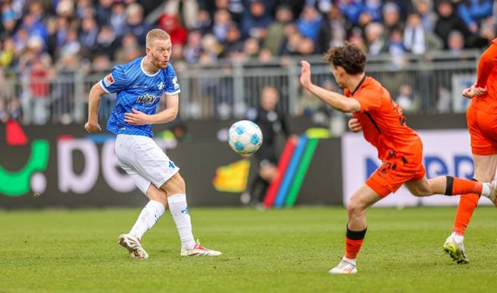 GER, Darmstadt, SV Darmstadt 98 vs SC Paderborn, 2 Bundesliga, Football, DFB, Season 2024 2025, Merck Stadion am Böllenfalltor, Matchday 19, pictured from l Kai Klefisch SV Darmstadt 98 17 , Aaron Zehnter SC Paderborn 32 DFB DFL REGULATIONS PROHIBIT ANY USE OF PHOTOGRAPHS AS IMAGE SEQUENCES AND OR QUASI VIDEO, 14 12 2024, Copyright: HMBxMedia HendrikxHamelau