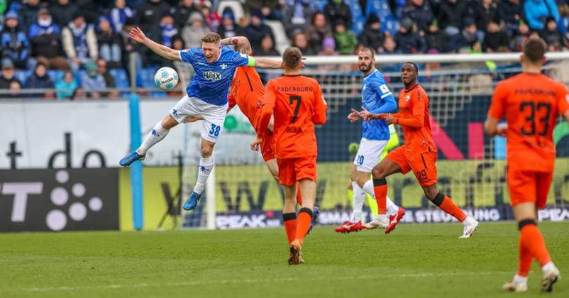 GER, Darmstadt, SV Darmstadt 98 vs SC Paderborn, 2 Bundesliga, Football, DFB, Season 2024 2025, Merck Stadion am Böllenfalltor, Matchday 19, pictured from l Clemens Riedel SV Darmstadt 98 38 , Sven Michel SC Paderborn 11 DFB DFL REGULATIONS PROHIBIT ANY USE OF PHOTOGRAPHS AS IMAGE SEQUENCES AND OR QUASI VIDEO, 14 12 2024, Copyright: HMBxMedia HendrikxHamelau