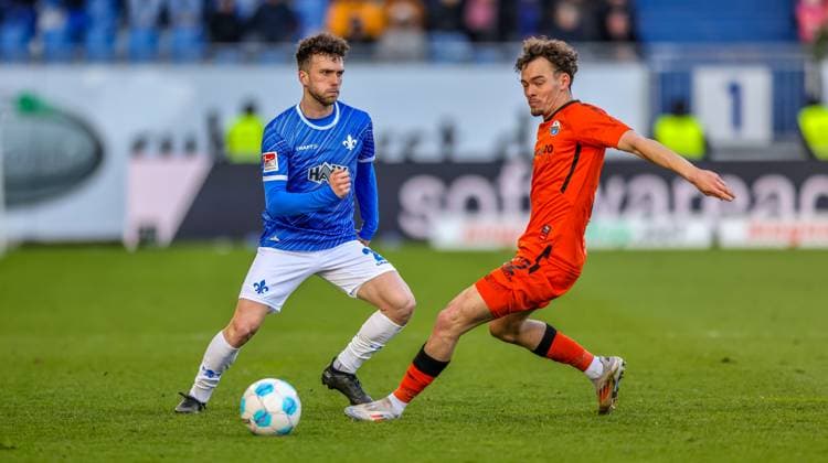 GER, Darmstadt, SV Darmstadt 98 vs SC Paderborn, 2 Bundesliga, Football, DFB, Season 2024 2025, Merck Stadion am Böllenfalltor, Matchday 19, pictured from l Sergio Lopez SV Darmstadt 98 2 , Mattes Hansen SC Paderborn 22 DFB DFL REGULATIONS PROHIBIT ANY USE OF PHOTOGRAPHS AS IMAGE SEQUENCES AND OR QUASI VIDEO, 14 12 2024, Copyright: HMBxMedia HendrikxHamelau