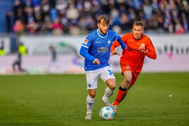 GER, Darmstadt, SV Darmstadt 98 vs SC Paderborn, 2 Bundesliga, Football, DFB, Season 2024 2025, Merck Stadion am Böllenfalltor, Matchday 19, Kilian Corredor SV Darmstadt 98 34 , Filip Bilbija SC Paderborn 7 DFB DFL REGULATIONS PROHIBIT ANY USE OF PHOTOGRAPHS AS IMAGE SEQUENCES AND OR QUASI VIDEO, 14 12 2024, Copyright: HMBxMedia HendrikxHamelau