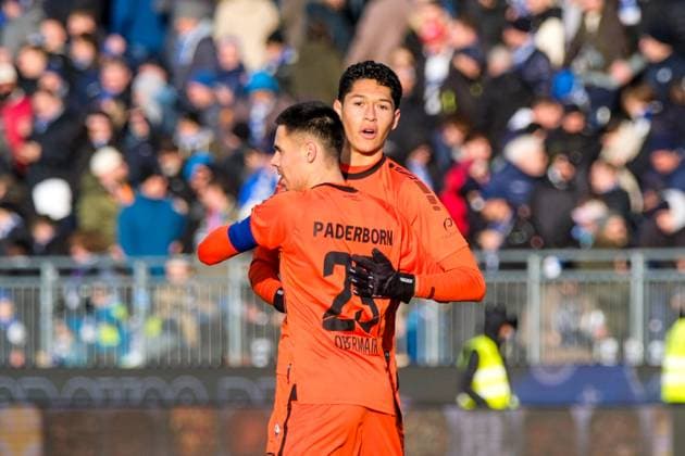 Santiago Castaneda SC Paderborn 07, 05 and Raphael Obermair SC Paderborn 07, 23 are happy about the victory, GER, SV Darmstadt 98 vs SC Paderborn 07, Football, 2 Bundesliga, Matchday 19, Season 2024 2025, 26 01 2025 DFL REGULATES PROHIBIT ANY USE OF PHOTOGRAPHS as IMAGE SEQUENCES and or QUASI VIDEO GER, SV Darmstadt 98 vs SC Paderborn 07, Football, 2 Bundesliga, Matchday 19, Season 2024 2025, 26 01 2025 Darmstadt Copyright: xEibner-Pressefoto FlorianxWieganx EP_FWD
