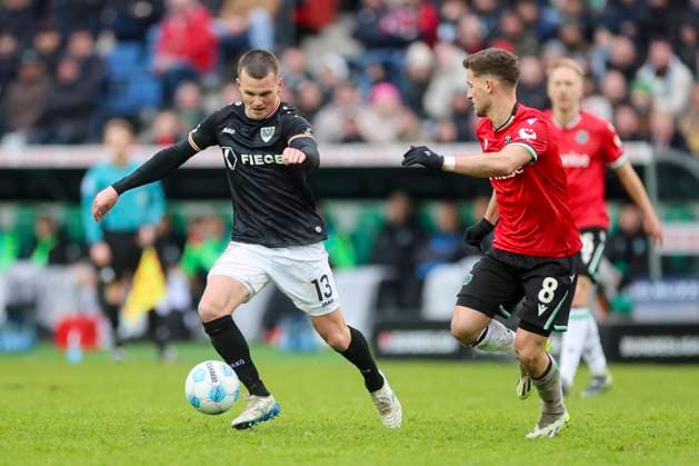 Florian Pick SC Preussen Muenster and Enzo Leopold Hannover 96 battle for the ball, 2 Bundesliga, Hannover 96 vs Preußen Münster, Heinz von Heiden Arena, January 26, 2025 in Hanover, Germany Photo by Marco Steinbrenner DeFodi Images Florian Pick SC Preussen Muenster and Enzo Leopold Hannover 96 battle for the ball, 2 Bundesliga, Hannover 96 vs Preußen Münster, Heinz von Heiden Arena, January 26, 2025 in Hanover, Germany Photo by Marco Steinbrenner DeFodi Images DFB DFL REGULATIONS PROHIBIT ANY USE OF PHOTOGRAPHS AS IMAGE SEQUENCES AND OR QUASI VIDEO Defodi 700 hannover muenster 20250126 096 Defodi-700 DFB DFL REGULATIONS PROHIBIT ANY USE OF PHOTOGRAPHS AS IMAGE SEQUENCES AND OR QUASI-VIDEO.