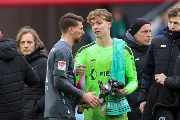 Goalkeeper Ron Robert Zieler Hannover 96 and goalkeeper Johannes Schenk SC Preussen Muenster talk together, 2 Bundesliga, Hannover 96 vs Preußen Münster, Heinz von Heiden Arena, January 26, 2025 in Hanover, Germany Photo by Marco Steinbrenner DeFodi Images Goalkeeper Ron Robert Zieler Hannover 96 and goalkeeper Johannes Schenk SC Preussen Muenster talk together, 2 Bundesliga, Hannover 96 vs Preußen Münster, Heinz von Heiden Arena, January 26, 2025 in Hanover, Germany Photo by Marco Steinbrenner DeFodi Images DFB DFL REGULATIONS PROHIBIT ANY USE OF PHOTOGRAPHS AS IMAGE SEQUENCES AND OR QUASI VIDEO Defodi 700 hannover muenster 20250126 102 Defodi-700 DFB DFL REGULATIONS PROHIBIT ANY USE OF PHOTOGRAPHS AS IMAGE SEQUENCES AND OR QUASI-VIDEO.