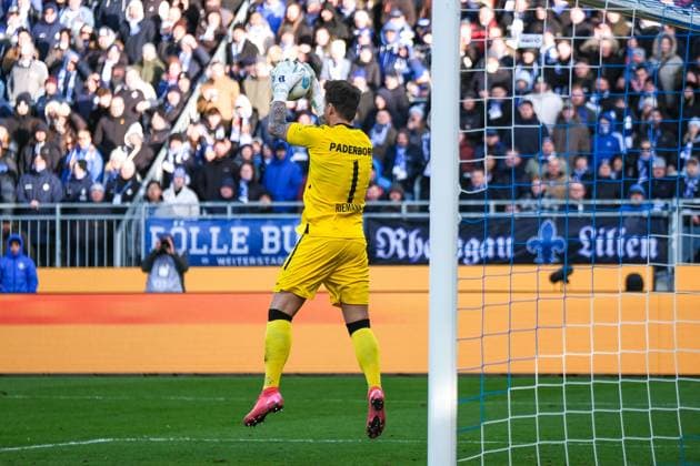 Manuel Riemann SC Paderborn 07, 01 on the ball, GER, SV Darmstadt 98 vs SC Paderborn 07, Football, 2 Bundesliga, Matchday 19, Season 2024 2025, 26 01 2025 DFL REGULATIONS PROHIBIT ANY USE OF PHOTOGRAPHS as IMAGE SEQUENCES and or QUASI VIDEO GER, SV Darmstadt 98 vs SC Paderborn 07, Football, 2 Bundesliga, Matchday 19, Season 2024 2025, 26 01 2025 Darmstadt Copyright: xEibner-Pressefoto FlorianxWieganx EP_FWD