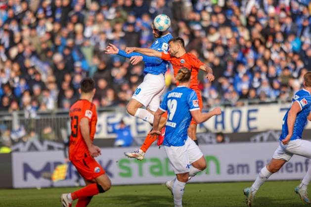 GER, Darmstadt, SV Darmstadt 98 vs SC Paderborn, 2 Bundesliga, Football, DFB, Season 2024 2025, Merck Stadion am Böllenfalltor, Matchday 19, pictured from l Aleksandar Vukotić SV Darmstadt 98 20 , Visar Musliu SC Paderborn 16 , Fynn Lakenmacher SV Darmstadt 98 19 DFB DFL REGULATIONS PROHIBIT ANY USE OF PHOTOGRAPHS AS IMAGE SEQUENCES AND OR QUASI VIDEO, 14 12 2024, Copyright: HMBxMedia HendrikxHamelau