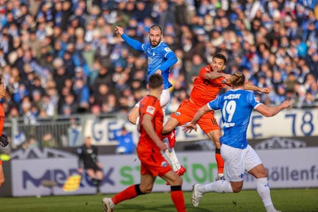 GER, Darmstadt, SV Darmstadt 98 vs SC Paderborn, 2 Bundesliga, Football, DFB, Season 2024 2025, Merck Stadion am Böllenfalltor, Matchday 19, pictured from l Aleksandar Vukotić SV Darmstadt 98 20 , Visar Musliu SC Paderborn 16 , Fynn Lakenmacher SV Darmstadt 98 19 DFB DFL REGULATIONS PROHIBIT ANY USE OF PHOTOGRAPHS AS IMAGE SEQUENCES AND OR QUASI VIDEO, 14 12 2024, Copyright: HMBxMedia HendrikxHamelau