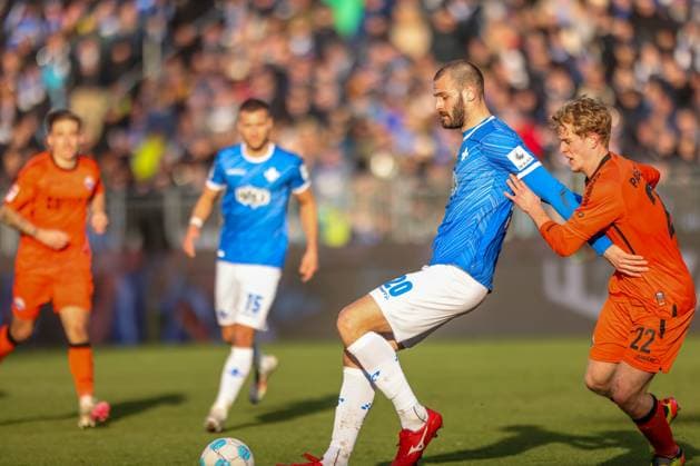 GER, Darmstadt, SV Darmstadt 98 vs SC Paderborn, 2 Bundesliga, Football, DFB, Season 2024 2025, Merck Stadion am Böllenfalltor, Matchday 19, pictured from l Aleksandar Vukotić SV Darmstadt 98 20 , Mattes Hansen SC Paderborn 22 DFB DFL REGULATIONS PROHIBIT ANY USE OF PHOTOGRAPHS AS IMAGE SEQUENCES AND OR QUASI VIDEO, 14 12 2024, Copyright: HMBxMedia HendrikxHamelau