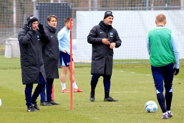 DEU, DFL, 2 FBL Hertha BSC, Training, 28 01 2025, Sportforum, Berlin, DEU, DFL, 2 FBL Hertha BSC, Training, im Bild Co Trainer, Armin Reutershahn Hertha BSC Berlin , Co Trainer Jaime Monroy Hertha BSC Berlin , Head Coach Cristian Fiel Hertha BSC Berlin DFL regulations prohibit any use of Photographs as image sequences and or quasi video Foto Juergen Engler nordphoto GmbH nordphotoxGmbHx xEngler nph00076