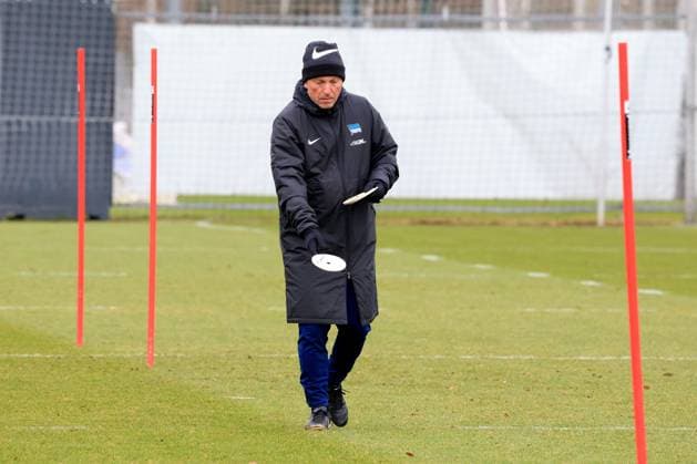 DEU, DFL, 2 FBL Hertha BSC, Training, 28 01 2025, Sportforum, Berlin, DEU, DFL, 2 FBL Hertha BSC, Training, im Bild Co Trainer, Armin Reutershahn Hertha BSC Berlin DFL regulations prohibit any use of Photographs as image sequences and or quasi video Foto Juergen Engler nordphoto GmbH nordphotoxGmbHx xEngler nph00076