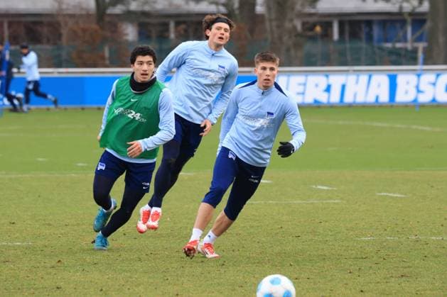 DEU, DFL, 2. FBL Hertha BSC, Training, 28.01.2025, Sportforum, Berlin, DEU, DFL, 2. FBL Hertha BSC, Training, im Bild Ibrahim Maza (Hertha BSC Berlin 10), Fabian Reese (Hertha BSC Berlin 11), Gustav Christensen (Hertha BSC Berlin 26) DFL - regulations prohibit any use of Photographs as image sequences and or quasi-video Foto: Juergen Engler nordphoto GmbH nordphotoxGmbHx xEngler nph00076