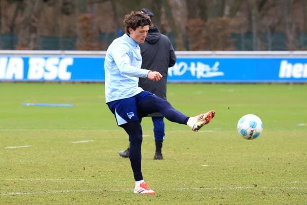 DEU, DFL, 2. FBL Hertha BSC, Training, 28.01.2025, Sportforum, Berlin, DEU, DFL, 2. FBL Hertha BSC, Training, im Bild Fabian Reese (Hertha BSC Berlin 11) DFL - regulations prohibit any use of Photographs as image sequences and or quasi-video Foto: Juergen Engler nordphoto GmbH nordphotoxGmbHx xEngler nph00076