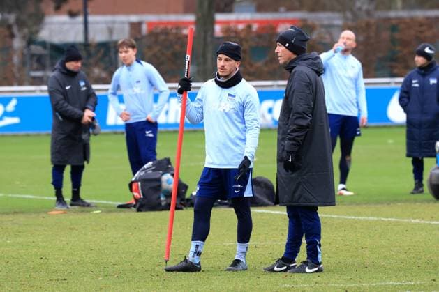 DEU, DFL, 2. FBL Hertha BSC, Training, 28.01.2025, Sportforum, Berlin, DEU, DFL, 2. FBL Hertha BSC, Training, im Bild Co-Trainer, Armin Reutershahn (Hertha BSC Berlin), Diego Demme (Hertha BSC Berlin 6) DFL - regulations prohibit any use of Photographs as image sequences and or quasi-video Foto: Juergen Engler nordphoto GmbH nordphotoxGmbHx xEngler nph00076