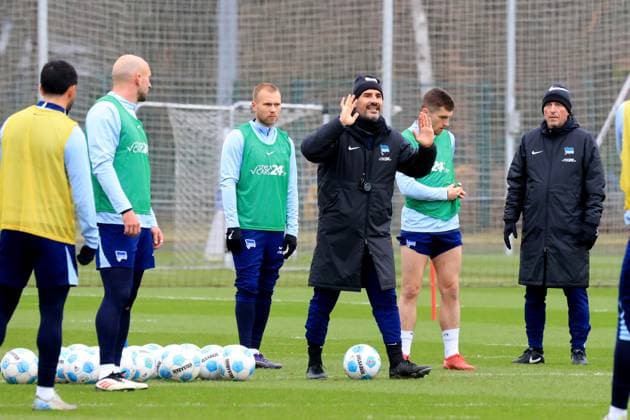 DEU, DFL, 2 FBL Hertha BSC, Training, 28 01 2025, Sportforum, Berlin, DEU, DFL, 2 FBL Hertha BSC, Training, in the picture Head Coach Cristian Fiel Hertha BSC Berlin , Co Coach, Armin Reutershahn Hertha BSC Berlin , Jonjoe Kenny Hertha BSC Berlin 16 , Jon Dabur Thorsteinsson Hertha BSC Berlin 24 , Toni Leistner Hertha BSC Berlin 37 DFL regulations prohibit any use of Photographs as image sequences and or quasi video Foto Juergen Engler nordphoto GmbH nordphotoxGmbHx xEngler nph00076