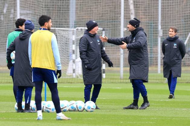 DEU, DFL, 2 FBL Hertha BSC, Training, 28 01 2025, Sportforum, Berlin, DEU, DFL, 2 FBL Hertha BSC, Training, in the picture Head Coach Cristian Fiel Hertha BSC Berlin , Co Coach, Armin Reutershahn Hertha BSC Berlin , Co Coach Jaime Monroy Hertha BSC Berlin DFL regulations prohibit any use of Photographs as image sequences and or quasi video Foto Juergen Engler nordphoto GmbH nordphotoxGmbHx xEngler nph00076