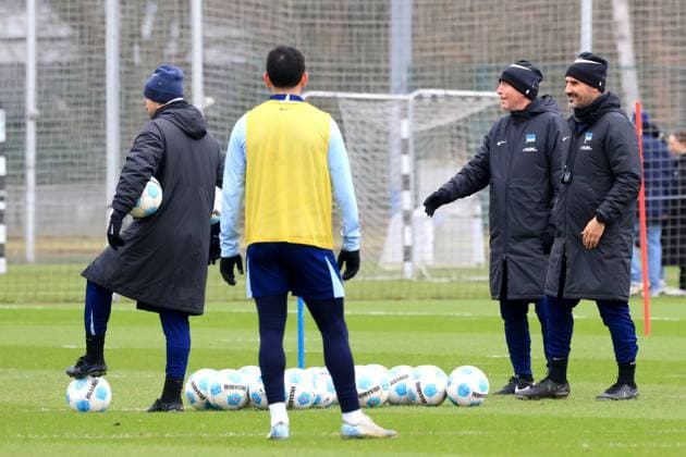 DEU, DFL, 2 FBL Hertha BSC, Training, 28 01 2025, Sportforum, Berlin, DEU, DFL, 2 FBL Hertha BSC, Training, in the picture Head Coach Cristian Fiel Hertha BSC Berlin , Co Coach, Armin Reutershahn Hertha BSC Berlin , Co Co Coach Patrick Ebert Hertha BSC Berlin DFL regulations prohibit any use of Photographs as image sequences and or quasi video Foto Juergen Engler nordphoto GmbH nordphotoxGmbHx xEngler nph00076