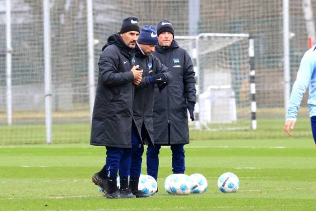 DEU, DFL, 2 FBL Hertha BSC, Training, 28 01 2025, Sportforum, Berlin, DEU, DFL, 2 FBL Hertha BSC, Training, in the picture Head Coach Cristian Fiel Hertha BSC Berlin , Co Coach, Armin Reutershahn Hertha BSC Berlin , Co Co Coach Patrick Ebert Hertha BSC Berlin DFL regulations prohibit any use of Photographs as image sequences and or quasi video Foto Juergen Engler nordphoto GmbH nordphotoxGmbHx xEngler nph00076