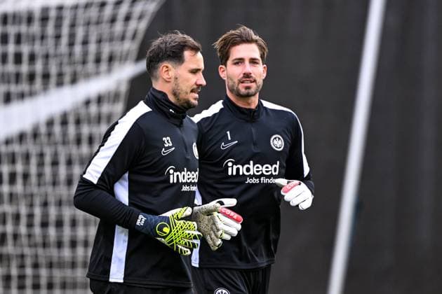 Jens Grahl Eintracht Frankfurt, 33 and Kevin Trapp Eintracht Frankfurt, 01 warming up GER, final training, Eintracht Frankfurt, football, UEFA Europa League, matchday 8, 2024 25, 29 01 2025 GER, final training, Eintracht Frankfurt, football, UEFA Europa League, matchday 8, 2024 25, 29 01 2025 Frankfurt am Main Copyright: xEibner-Pressefoto FlorianxWiegandx EP_FWD