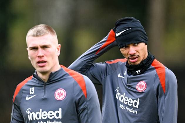 Hugo Ekitike Eintracht Frankfurt, 11 , before Rasmus Kristensen Eintracht Frankfurt, 13 , GER, Final training, Eintracht Frankfurt, Football, UEFA Europa League, Matchday 8, Season 2024 25, 29 01 2025 GER, Final training, Eintracht Frankfurt, Football, UEFA Europa League, Matchday 8, Season 2024 25, 29 01 2025 Frankfurt am Main Copyright: xEibner-Pressefoto FlorianxWiegandx EP_FWD