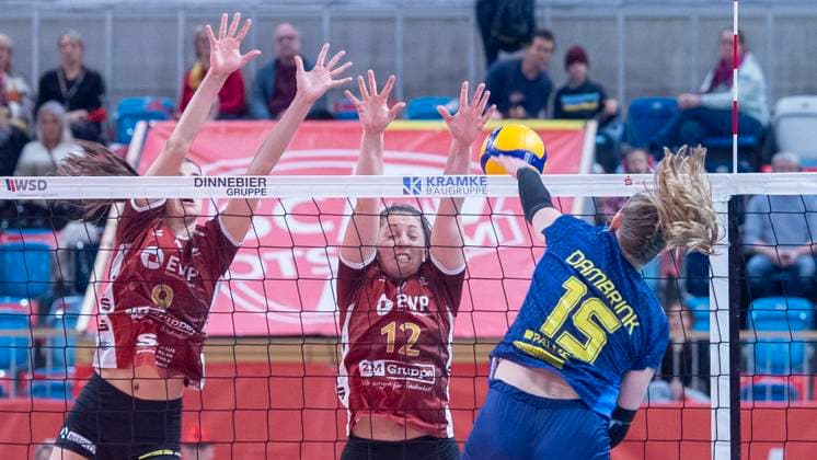 29 1 2025, Volleyball, Women, VBL, 1 VBL, 1 Volleyball Bundesliga, 20 Matchday, SC Potsdam SSC Palmberg Schwerin Anna Koulberg SC Potsdam, left and Anna Lena Vogel SC Potsdam, center against Elles Dambrink SSC Palmberg Schwerin, right Potsdam MBS Arena Brandenburg Germany