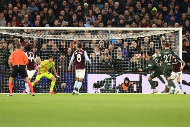 Adam Idah of Celtic scores to make it 2-1 Aston Villa v Celtic, UEFA Champions League, Group Stage, Football, Villa Park, Birmingham, UK - 29 Jan 2025 EDITORIAL USE ONLY No use with unauthorised audio, video, data, fixture lists, club league logos or live services. Online in-match use limited to 120 images, no video emulation. No use in betting, games or single club league player publications. Copyright: xRyanxBrowne Shutterstockx 15122167bv
