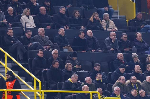 29 01 2025, UEFA Champions League, Matchday 8, Borussia Dortmund Shakhtar Donetsk, from left Dr Christian Hockenjos BVB , Managing Director Thomas Treß Borussia Dortmund , Chairman of the Management Board Hans Joachim Watzke Borussia Dortmund , Managing Director Sport Lars Ricken Borussia Dortmund , Advisor Matthias Sammer Borussia Dortmund , Managing Director Carsten Cramer Borussia Dortmund , two rows below sit Roman Weidenfeller and squad planner Sven Mislintat Borussia Dortmund , Dortmund Signal Iduna Park NRW Germany xRHR PHOTO DEx Copyright: DennisxEwert RHR-FOTOx RHR-FOTO DE