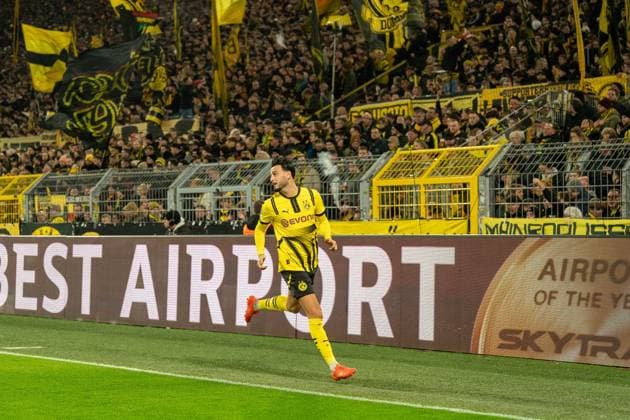 Ramy Bensebaini Borussia Dortmund 09, 05 returns to the pitch after his treatment, GER BVB Borussia Dortmund 09 vs Shakhtar Donetsk, Football, Champions League, Matchday 8, Season 2024 2025, 29 01 2025 GER BVB Borussia Dortmund 09 vs Shakhtar Donetsk, Football, Champions League, Matchday 8, Season 2024 2025, 29 01 2025 Dortmund Copyright: xEibner-Pressefoto FabianxFriesex EP_FFE