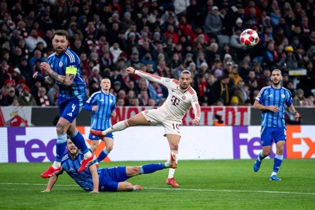 Leroy Sane FC Bayern Muenchen, 10 on the ball, before Guram Kashia SK Slovan Bratislava, 04 , GER, FC Bayern Muenchen vs SK Slovan Bratislava, Football, UEFA Champions League, Matchday 8, Season 2024 2025, 29 01 2025 GER, FC Bayern Muenchen vs SK Slovan Bratislava, Football, UEFA Champions League, Matchday 8, Season 2024 2025, 29 01 2025 Muenchen Copyright: xEibner-Pressefoto Memmlerx EP_MMR