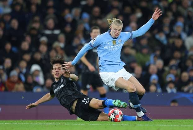 Erling Haaland of Manchester City competes for the ball with Ardon Jashari of Club Brugge Manchester City v Club Brugge, UEFA Champions League, Group Stage, Football, Etihad Stadium, Manchester, UK - 29 Jan 2025 EDITORIAL USE ONLY No use with unauthorised audio, video, data, fixture lists, club league logos or live services. Online in-match use limited to 120 images, no video emulation. No use in betting, games or single club league player publications. Copyright: xShutterstockx 15123154bd