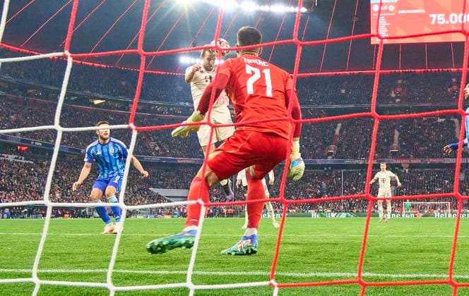 Harry Kane, FCB 9 scores, shoots goal , Tor, Treffer, Torschuss, 2-0 in the League Phase MD8 match FC BAYERN MUENCHEN - SK SLOVAN BRATISLAVA of football UEFA Champions League in season 2024 2025 in Munich, Jan 29, 2025 , FCB, 8.Spieltag, München