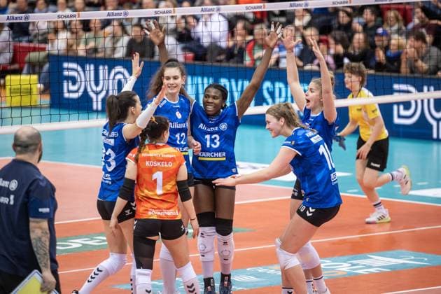 Krystal Rivers Allianz MTV Stuttgart, 13 , center cheering, joy with team GER, Allianz MTV Stuttgart Dresdner SC, Volleyball Bundesliga, VBL, season 2024 2025, 30 01 2025 GER, Allianz MTV Stuttgart Dresdner SC, Volleyball Bundesliga, VBL, season 2024 2025, 30 01 2025 Stuttgart Copyright: xSandyxDinkelackerx EP_SDR