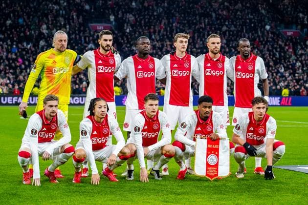 2025-01-30 AFC Ajax v Galatasaray - UEFA Europa League 2024 25 League Phase MD8 AMSTERDAM, NETHERLANDS - JANUARY 30: Teamphoto AFC Ajax with: goalkeeper Remko Pasveer of AFC Ajax, Anton Gaaei of AFC Ajax, Jorrel Hato of AFC Ajax, Jordan Henderson of AFC Ajax, Kenneth Taylor of AFC Ajax, Brian Brobbey of AFC Ajax, Mika Godts of AFC Ajax, Youri Baas of AFC Ajax, Bertrand Traorà of AFC Ajax, Kian Fitz-Jim of AFC Ajax, Josip Sutalo of AFC Ajax during the UEFA Europa League 2024 25 League Phase MD8 match between AFC Ajax and Galatasaray at Johan Cruijff ArenA on January 30, 2025 in Amsterdam, Netherlands. Amsterdam Johan Cruijff ArenA Netherlands Content not available for redistribution in The Netherlands directly or indirectly through any third parties. Copyright: xGabrielxCalvinoxAlonsox