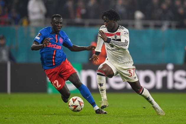 Kobbie Mainoo of Manchester United, ManU battles with Baba Alhassan of FCSB FCSB v Manchester United, UEFA Europa League, Group Stage, Football, The National Arena, Bucharest, Romania - 30 Jan 2025 EDITORIAL USE ONLY No use with unauthorised audio, video, data, fixture lists, club league logos or live services. Online in-match use limited to 120 images, no video emulation. No use in betting, games or single club league player publications. Copyright: xAlexxNicodim Shutterstockx 15122176cw