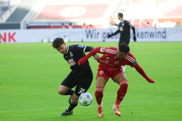 Maurice Krattenmacher Ulm 30 and Myron Cedric van Brederode Duesseldorf 10 , GER, Fortuna Duesseldorf vs SSV Ulm 1846 , 2 Soccer Bundesliga, Matchday 20, Season 2024 2025, 01 02 2024, DFL REGULATIONS PROHIBIT ANY USE OF PHOTOGRAPHS AS IMAGE SEQUENCES AND OR QUASI VIDEO, GER, Fortuna Duesseldorf vs SSV Ulm 1846 , 2 Fussball Bundesliga, 20 Matchday, Season 2024 2025, 01 02 2024, Duesseldorf Copyright: xEibner-Pressefoto JoergxNiebergax EP_JNL