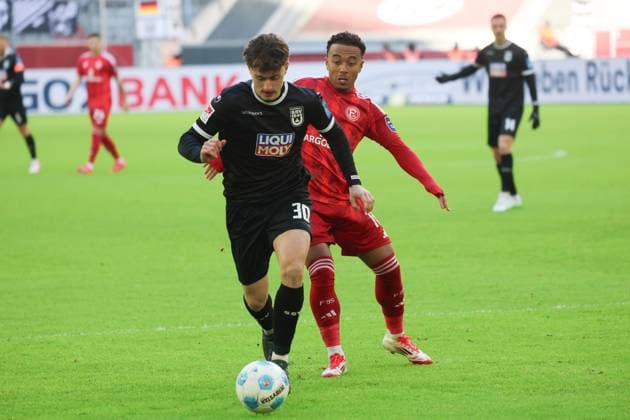 Maurice Krattenmacher Ulm 30 and Myron Cedric van Brederode Duesseldorf 10 , GER, Fortuna Duesseldorf vs SSV Ulm 1846 , 2 Soccer Bundesliga, Matchday 20, Season 2024 2025, 01 02 2024, DFL REGULATIONS PROHIBIT ANY USE OF PHOTOGRAPHS AS IMAGE SEQUENCES AND OR QUASI VIDEO, GER, Fortuna Duesseldorf vs SSV Ulm 1846 , 2 Fussball Bundesliga, 20 Matchday, Season 2024 2025, 01 02 2024, Duesseldorf Copyright: xEibner-Pressefoto JoergxNiebergax EP_JNL