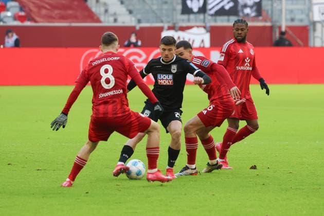 Semir Telalovic Ulm 29 and Isak Johannesson Duesseldorf 8 , GER, Fortuna Duesseldorf vs SSV Ulm 1846 , 2 Soccer Bundesliga, Matchday 20, Season 2024 2025, 01 02 2024, DFL REGULATIONS PROHIBIT ANY USE OF PHOTOGRAPHS AS IMAGE SEQUENCES AND OR QUASI VIDEO, GER, Fortuna Duesseldorf vs SSV Ulm 1846 , 2 Fussball Bundesliga, Matchday 20, Season 2024 2025, 01 02 2024, Duesseldorf Copyright: xEibner-Pressefoto JoergxNiebergax EP_JNL