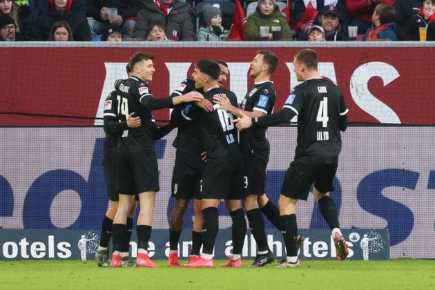 Ulm cheers after the 2 2, GER, Fortuna Duesseldorf vs SSV Ulm 1846 , 2 Soccer Bundesliga, Matchday 20, Season 2024 2025, 01 02 2024, DFL REGULATES PROHIBIT ANY USE OF PHOTOGRAPHS AS IMAGE SEQUENCES AND OR QUASI VIDEO, GER, Fortuna Duesseldorf vs SSV Ulm 1846 , 2 Soccer Bundesliga, Matchday 20, Season 2024 2025, 01 02 2024, Duesseldorf Copyright: xEibner-Pressefoto JoergxNiebergax EP_JNL