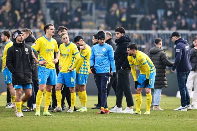 v l Marvin Rittmüller Eintracht Braunschweig,18 , Levente Levi Szabo Eintracht Braunschweig,11 , Julian Bass Eintracht Braunschweig,16 , Fabio Kaufmann Eintracht Braunschweig,7 , Mohamed Draeger Dräger Eintracht Braunschweig,2 , Fabio Di Michele Sanchez Eintracht Braunschweig,22 , Coach Daniel Scherning Eintracht Braunschweig 2 Soccer Bundesliga Season 2024 2025 Eintracht Braunschweig vs 1 FC Köln at Eintracht Stadion in Braunschweig Soccer,Man,Men,Germany,01 02 2025