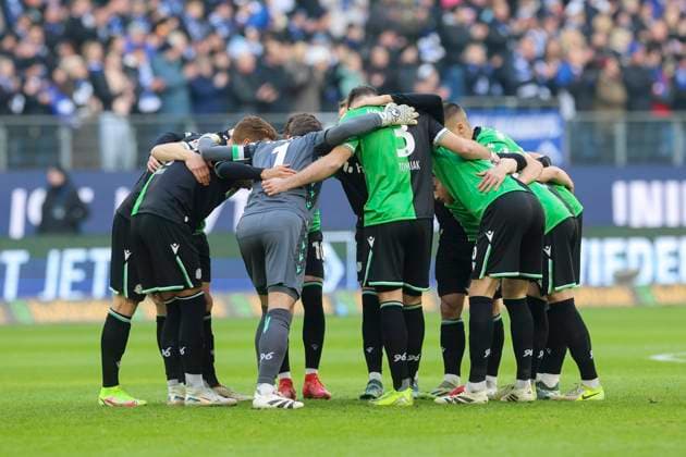 Hannover 96 players form a circle, 2 Bundesliga, Hamburger SV vs Hannover 96, Volksparkstadion, February 2, 2025 in Hamburg, Germany Photo by Marco Steinbrenner DeFodi Images The Hannover 96 players form a circle, 2 Bundesliga, Hamburger SV vs Hannover 96, Volksparkstadion, February 2, 2025 in Hamburg, Germany Photo by Marco Steinbrenner DeFodi Images DFB DFL REGULATIONS PROHIBIT ANY USE OF PHOTOGRAPHS AS IMAGE SEQUENCES AND OR QUASI VIDEO Defodi 700 hsv hannover 20250102 024 Defodi-700 DFB DFL REGULATIONS PROHIBIT ANY USE OF PHOTOGRAPHS AS IMAGE SEQUENCES AND OR QUASI-VIDEO.