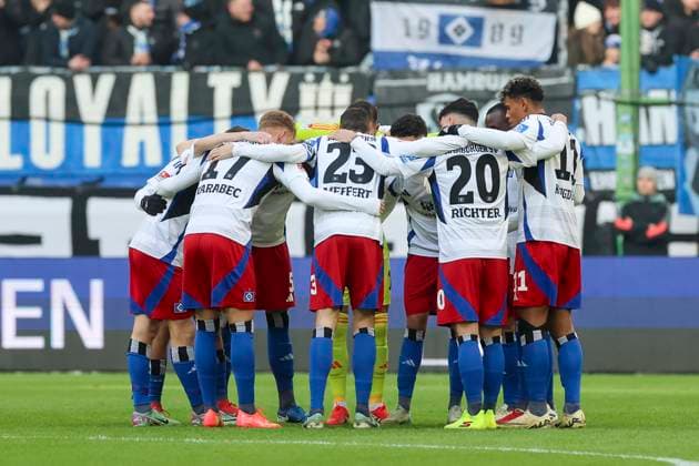 Hamburger SV players form a circle, 2 Bundesliga, Hamburger SV vs Hannover 96, Volksparkstadion, February 2, 2025 in Hamburg, Germany Photo by Marco Steinbrenner DeFodi Images The Hamburger SV players form a circle, 2 Bundesliga, Hamburger SV vs Hannover 96, Volksparkstadion, February 2, 2025 in Hamburg, Germany Photo by Marco Steinbrenner DeFodi Images DFB DFL REGULATIONS PROHIBIT ANY USE OF PHOTOGRAPHS AS IMAGE SEQUENCES AND OR QUASI VIDEO Defodi 700 hsv hannover 20250102 025 Defodi-700 DFB DFL REGULATIONS PROHIBIT ANY USE OF PHOTOGRAPHS AS IMAGE SEQUENCES AND OR QUASI-VIDEO.