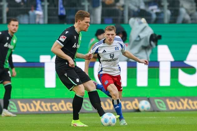 Marcel Halstenberg Hannover 96 and Emir Sahiti Hamburger SV battle for the ball, 2 Bundesliga, Hamburger SV vs Hannover 96, Volksparkstadion, February 2, 2025 in Hamburg, Germany Photo by Marco Steinbrenner DeFodi Images Marcel Halstenberg Hannover 96 and Emir Sahiti Hamburger SV battle for the ball, 2 Bundesliga, Hamburger SV vs Hannover 96, Volksparkstadion, February 2, 2025 in Hamburg, Germany Photo by Marco Steinbrenner DeFodi Images DFB DFL REGULATIONS PROHIBIT ANY USE OF PHOTOGRAPHS AS IMAGE SEQUENCES AND OR QUASI VIDEO Defodi 700 hsv hannover 20250102 026 Defodi-700 DFB DFL REGULATIONS PROHIBIT ANY USE OF PHOTOGRAPHS AS IMAGE SEQUENCES AND OR QUASI-VIDEO.