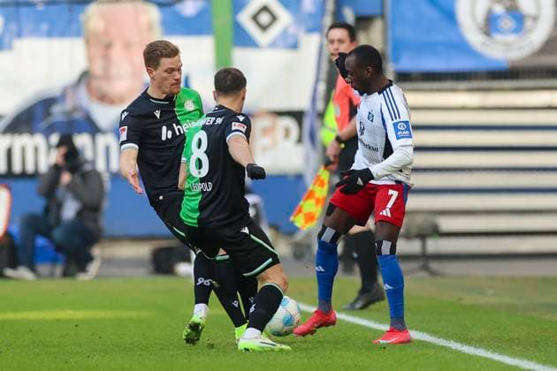 Marcel Halstenberg Hannover 96 , Enzo Leopold Hannover 96 and Jean Luc Dompe Hamburger SV battle for the ball, 2 Bundesliga, Hamburger SV vs Hannover 96, Volksparkstadion, February 2, 2025 in Hamburg, Germany Photo by Marco Steinbrenner DeFodi Images Marcel Halstenberg Hannover 96 , Enzo Leopold Hannover 96 and Jean Luc Dompe Hamburger SV battle for the ball, 2 Bundesliga, Hamburger SV vs Hannover 96, Volksparkstadion, February 2, 2025 in Hamburg, Germany Photo by Marco Steinbrenner DeFodi Images DFB DFL REGULATIONS PROHIBIT ANY USE OF PHOTOGRAPHS AS IMAGE SEQUENCES AND OR QUASI VIDEO Defodi 700 hsv hannover 20250102 027 Defodi-700 DFB DFL REGULATIONS PROHIBIT ANY USE OF PHOTOGRAPHS AS IMAGE SEQUENCES AND OR QUASI-VIDEO.