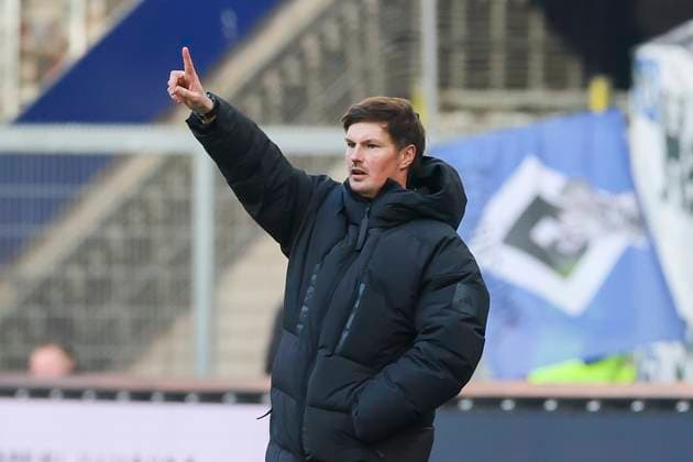 Coach Merlin Polzin Hamburger SV gestures, 2 Bundesliga, Hamburger SV vs Hannover 96, Volksparkstadion, February 2, 2025 in Hamburg, Germany Photo by Marco Steinbrenner DeFodi Images Coach Merlin Polzin Hamburger SV gestures, 2 Bundesliga, Hamburger SV vs Hannover 96, Volksparkstadion, February 2, 2025 in Hamburg, Germany Photo by Marco Steinbrenner DeFodi Images DFB DFL REGULATIONS PROHIBIT ANY USE OF PHOTOGRAPHS AS IMAGE SEQUENCES AND OR QUASI VIDEO Defodi 700 hsv hannover 20250102 028 Defodi-700 DFB DFL REGULATIONS PROHIBIT ANY USE OF PHOTOGRAPHS AS IMAGE SEQUENCES AND OR QUASI-VIDEO.