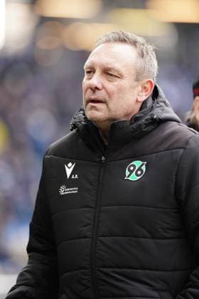 Andre Breitenreiter Hannover 96, Coach GER, Hamburger SV vs Hannover 96, Football, 2 Bundesliga, Matchday 20, Season 2024 2025, 02 02 2025 DFL REGULATIONS PROHIBIT ANY USE OF PHOTOGRAPHS AS IMAGE SEQUENCES AND OR QUASI VIDEO GER, Hamburger SV vs Hannover 96, Football, 2 Bundesliga, Matchday 20, Season 2024 2025, 02 02 2025 Hamburg Copyright: xEibner-Pressefoto MarcelxvonxFehrnx EP_MFN