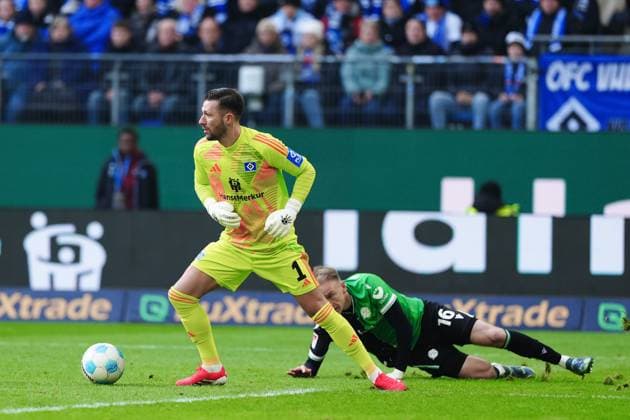 Daniel Heuer Fernandes Hamburger SV, 01 , Havard Nielsen Hannover 96, 16 GER, Hamburger SV vs Hannover 96, Football, 2 Bundesliga, Matchday 20, Season 2024 2025, 02 02 2025 DFL REGULATIONS PROHIBIT ANY USE OF PHOTOGRAPHS AS IMAGE SEQUENCES AND OR QUASI VIDEO GER, Hamburger SV vs Hannover 96, Football, 2 Bundesliga, Matchday 20, Season 2024 2025, 02 02 2025 Hamburg Copyright: xEibner-Pressefoto MarcelxvonxFehrnx EP_MFN